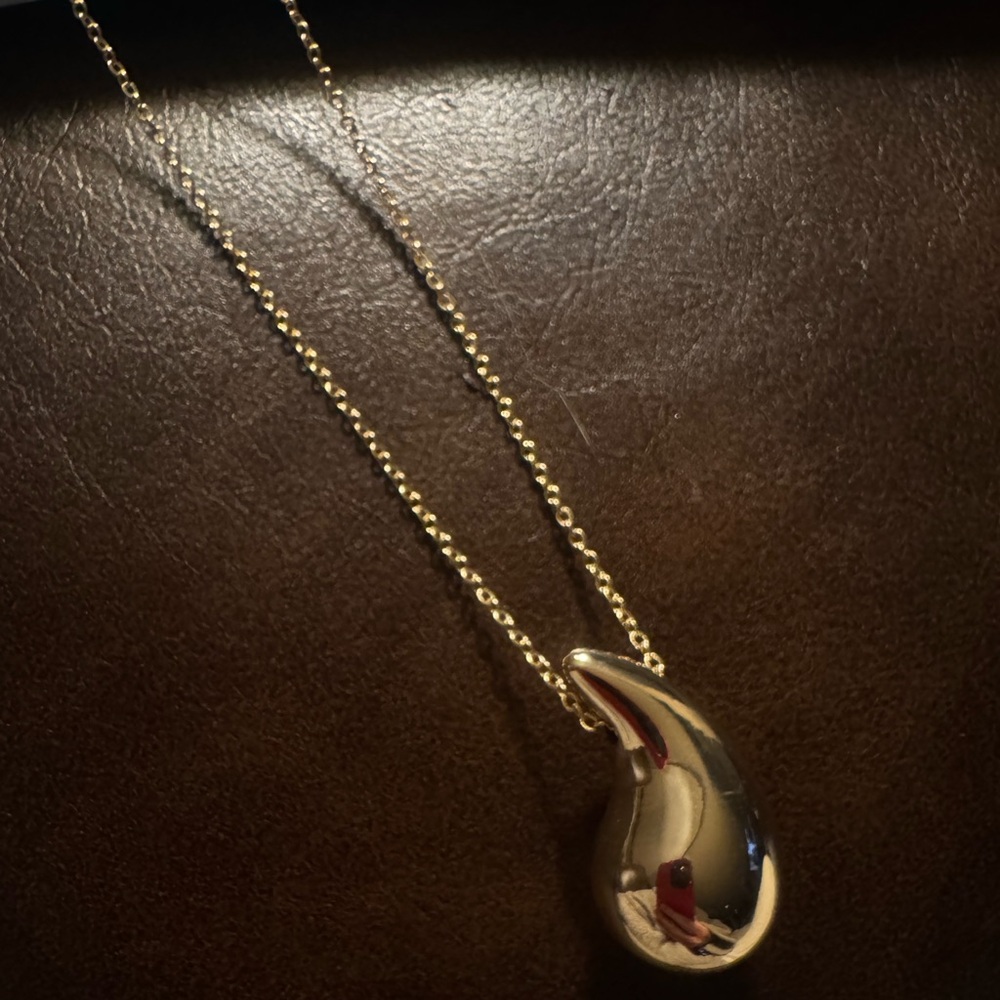 Gold pendant adjustable necklace